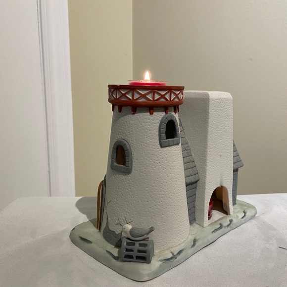 PartyLite Stoneharbor Lighthouse - Picture 6 of 7